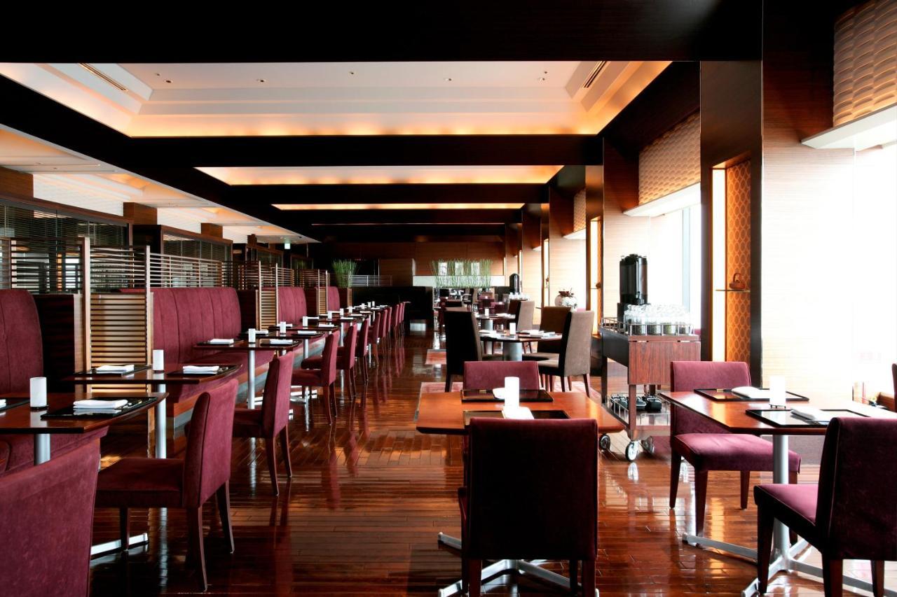 Hotel Intercontinental Yokohama Grand By Ihg Exterior foto The interior of the lounge