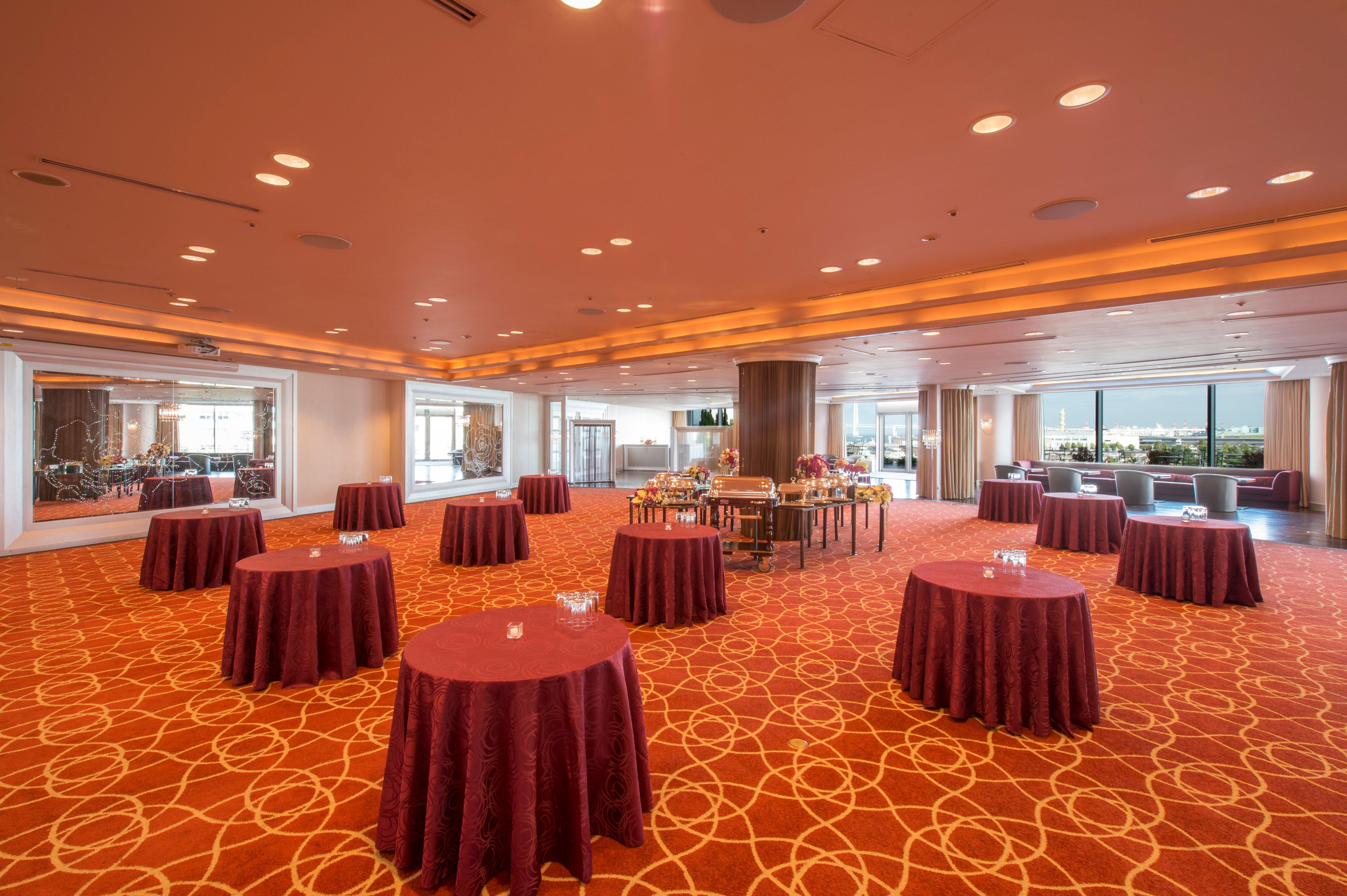 Hotel Intercontinental Yokohama Grand By Ihg Exterior foto The Club Lounge at the 36th floor